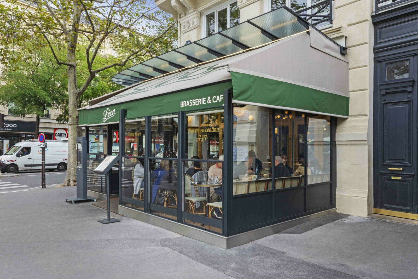 Fabricant de vitrage pour terrasse de restaurant Fabrication sur mesure de vitrages pour terrasses de restaurants
